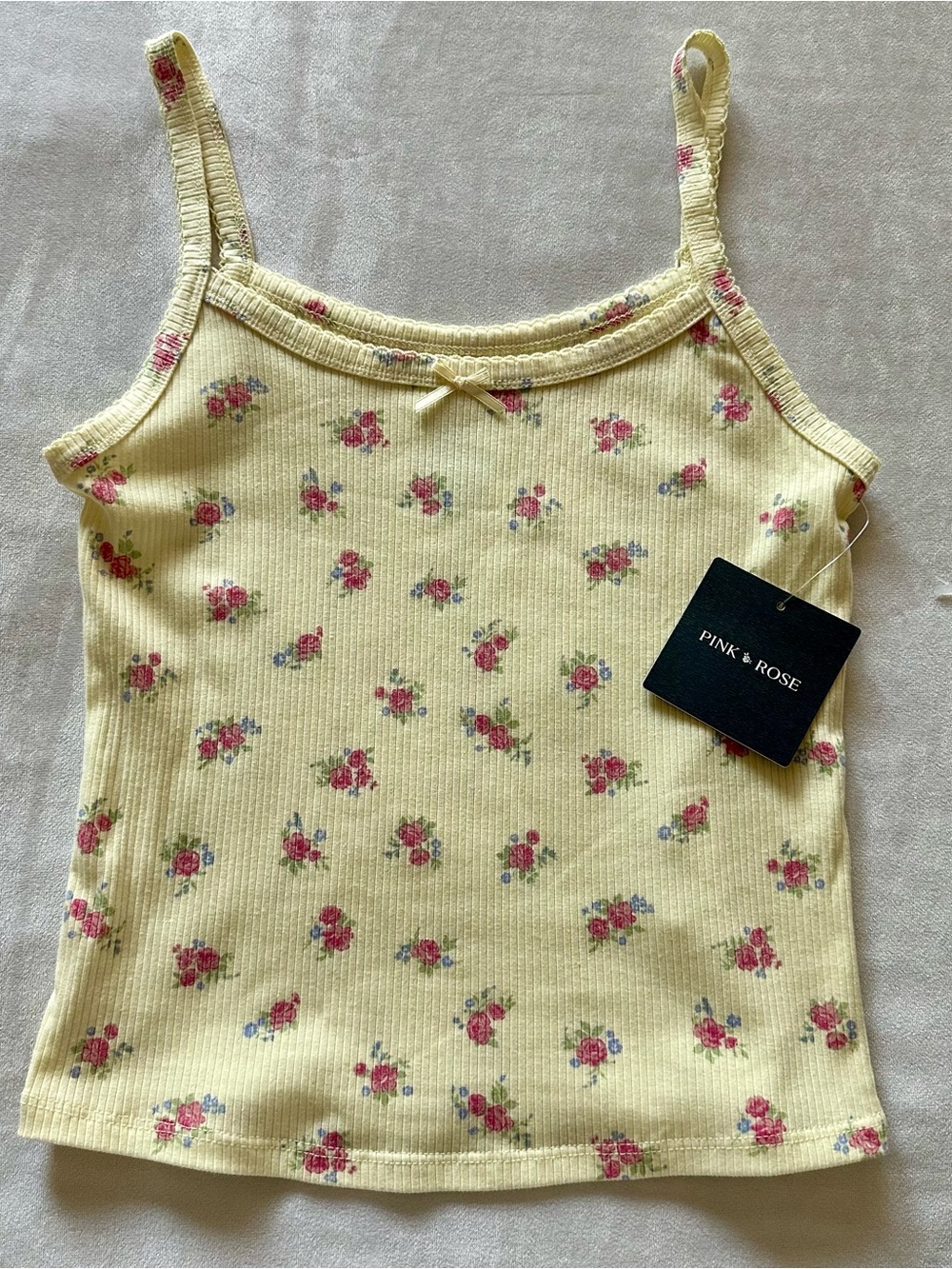 pink rose cream yellow floral ribbed tank w bow and picot trim / size medium